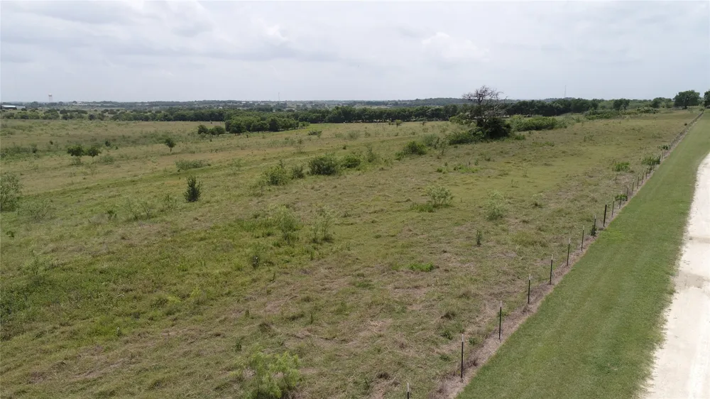 1191 J B Vandiver Loop Moody, TX 76557