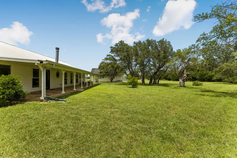 4320 County Road 223 Florence, TX 76527