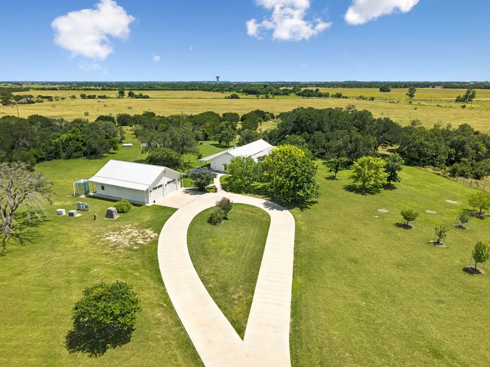 4320 County Road 223 Florence, TX 76527