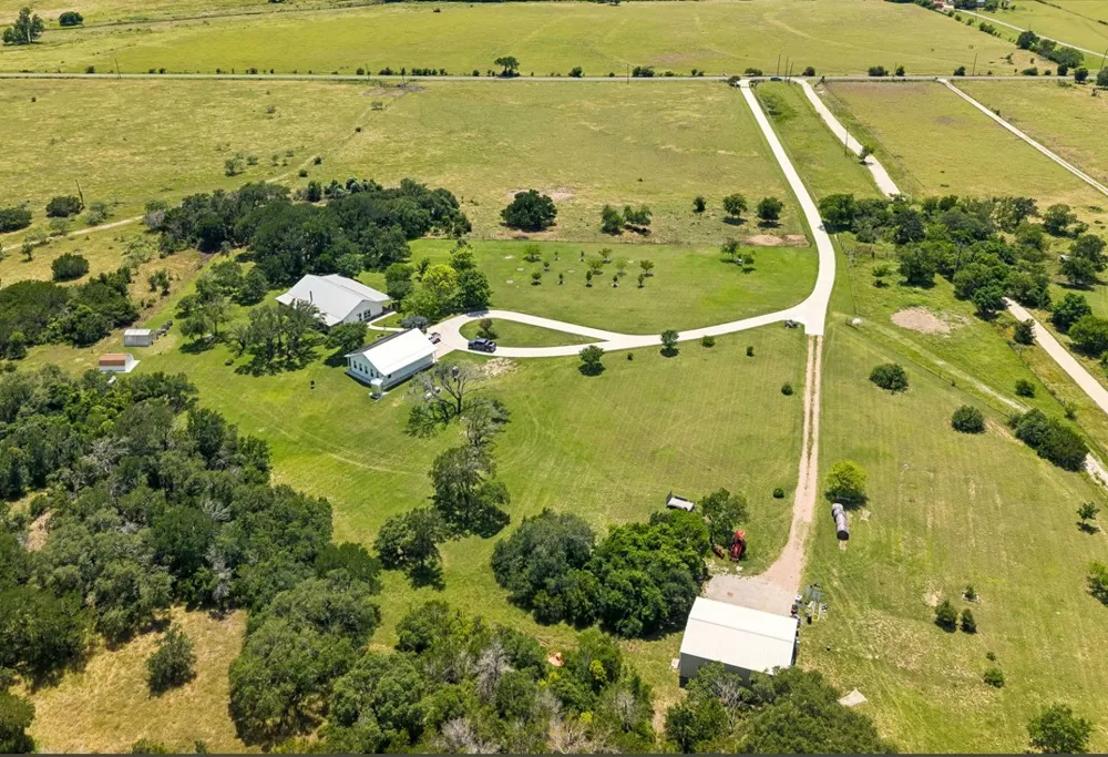 4320 County Road 223 Florence, TX 76527