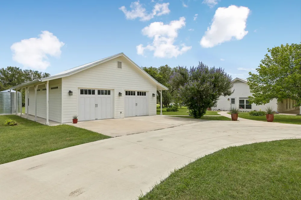 4320 County Road 223 Florence, TX 76527