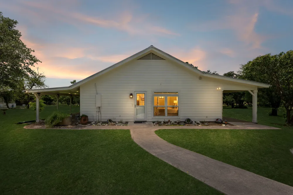 4320 County Road 223 Florence, TX 76527
