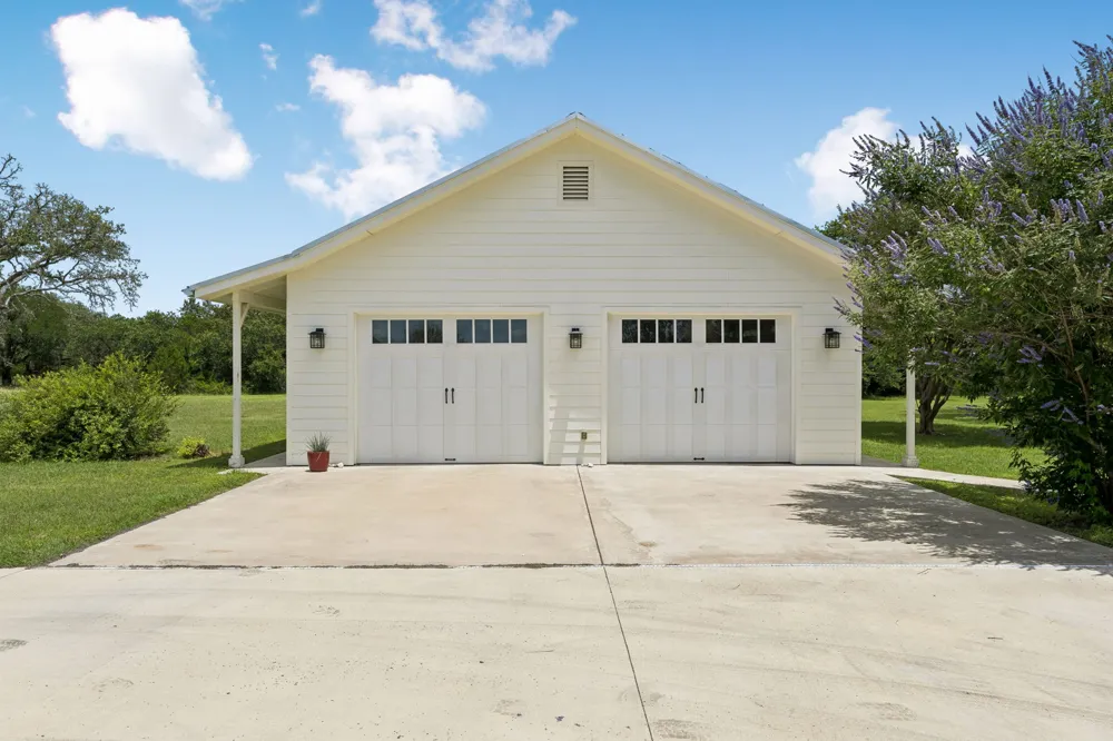 4320 County Road 223 Florence, TX 76527
