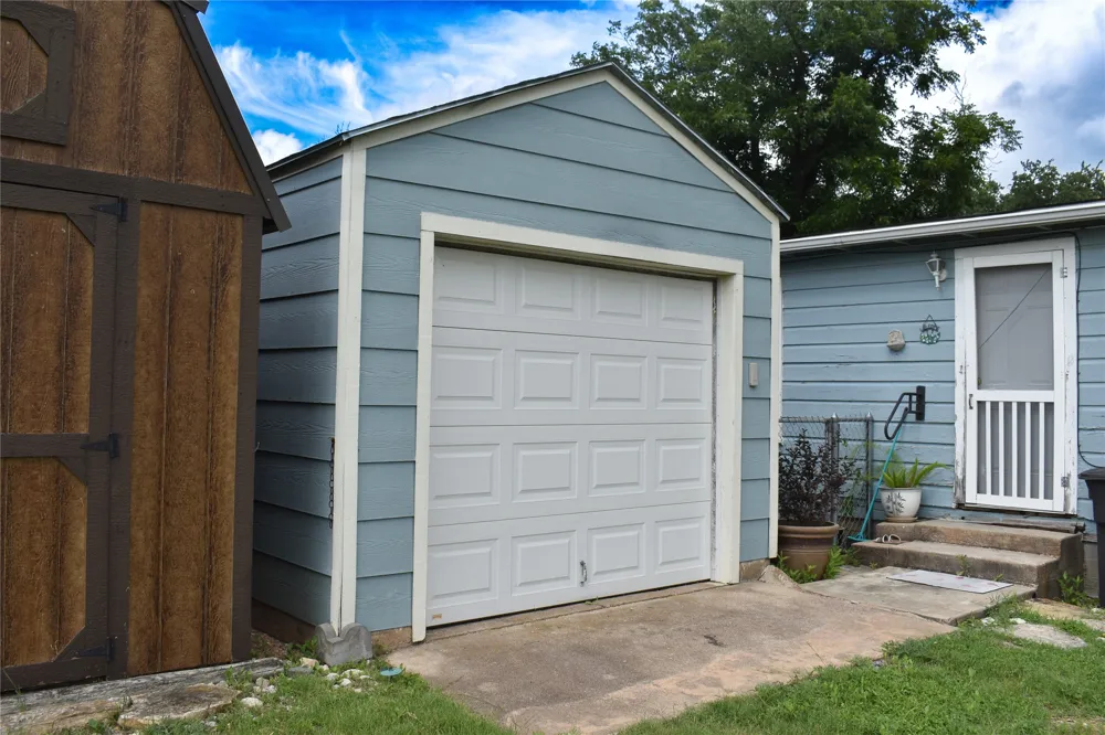 1701 S High Brady, TX 76825