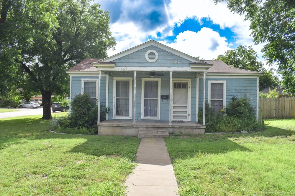 1701 S High Brady, TX 76825