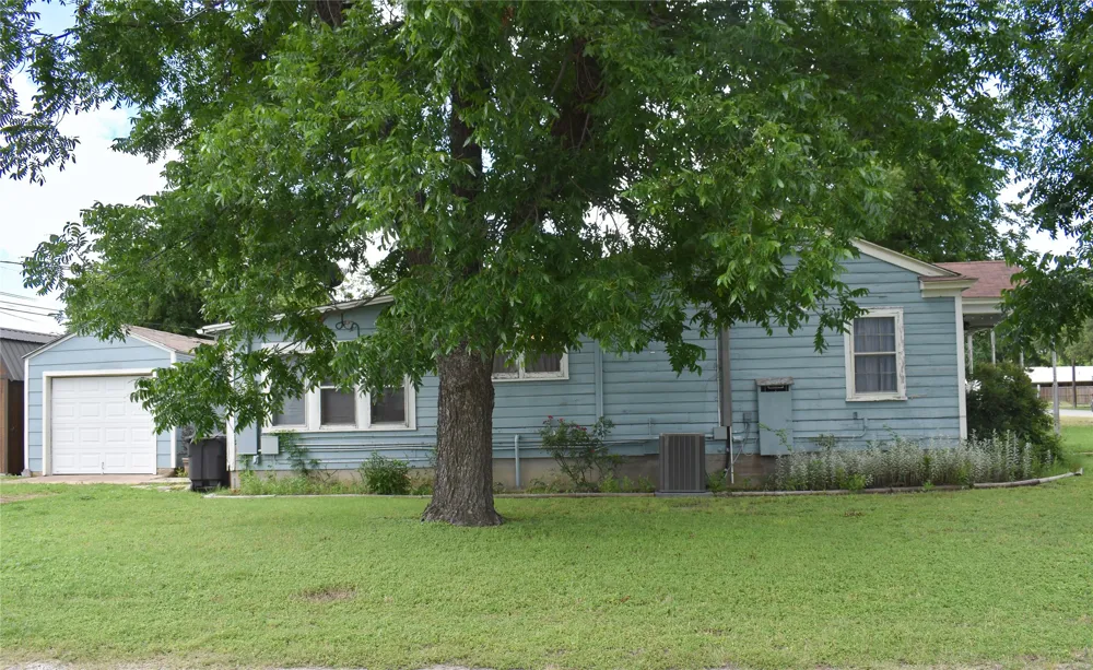 1701 S High Brady, TX 76825