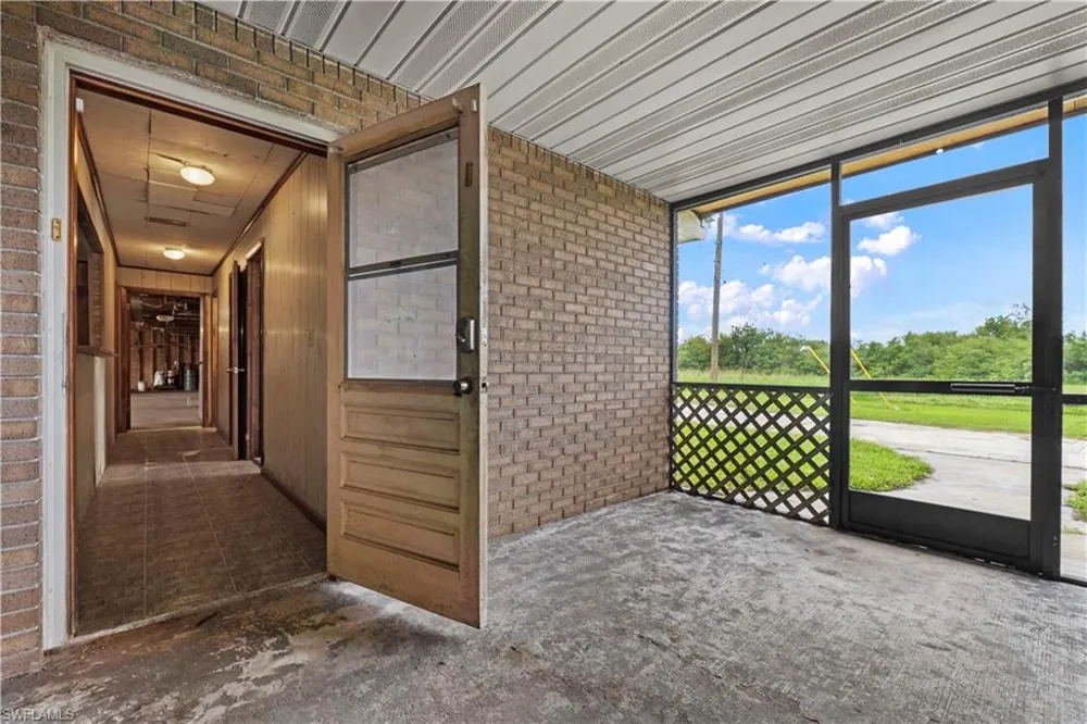 1085 West Avenue Moore Haven, FL 33471