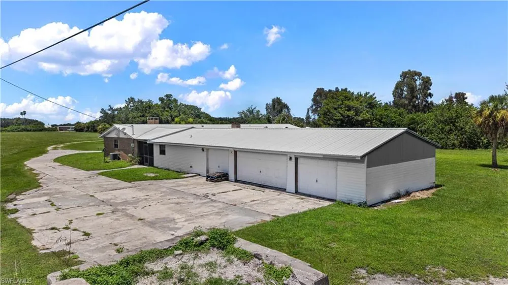 1085 West Avenue Moore Haven, FL 33471