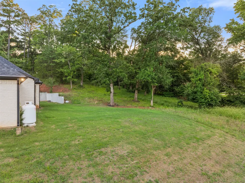 15883 Crazy Horse Drive Lindale, TX 75771