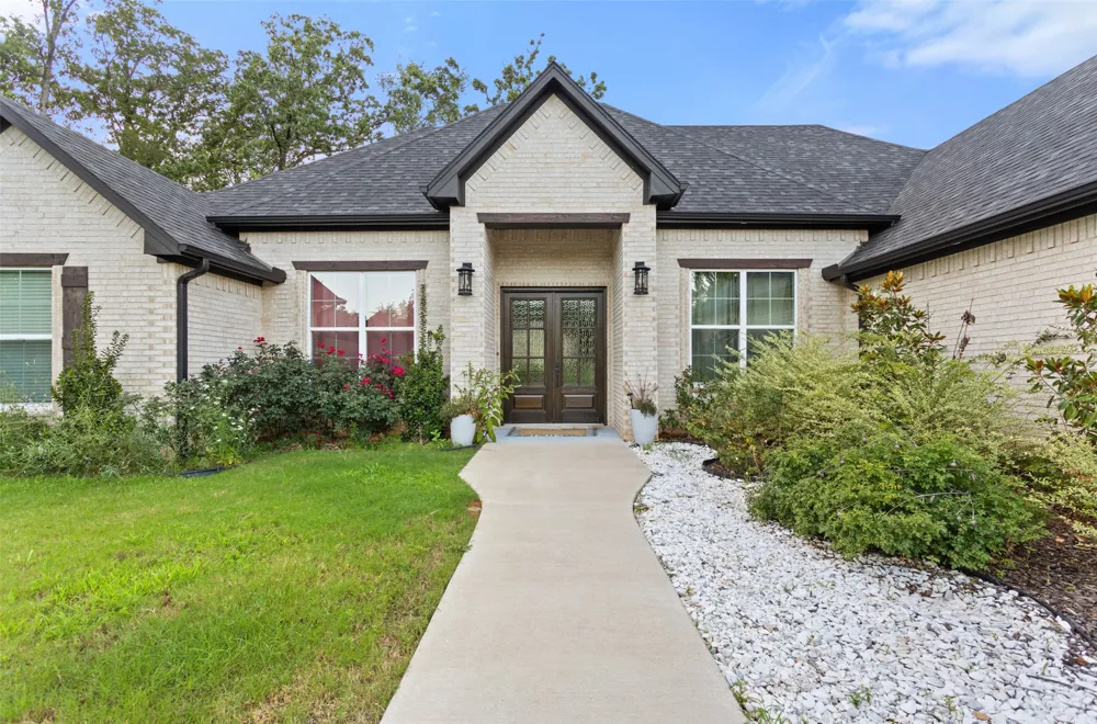 15883 Crazy Horse Drive Lindale, TX 75771