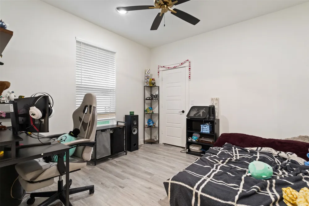 15883 Crazy Horse Drive Lindale, TX 75771