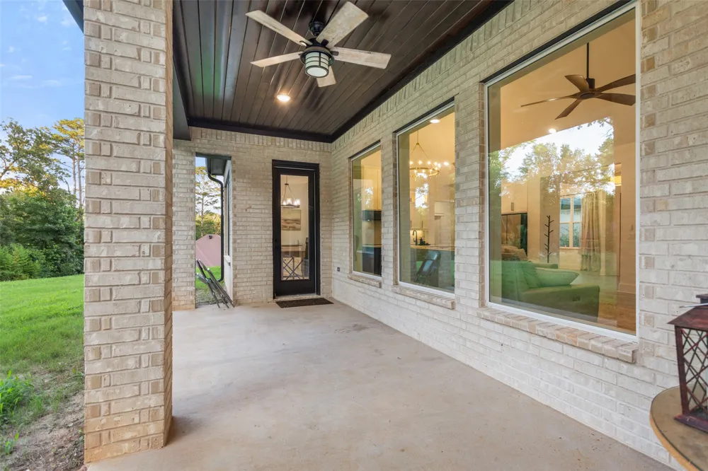 15883 Crazy Horse Drive Lindale, TX 75771