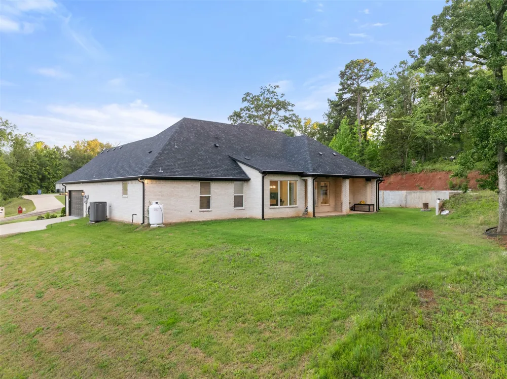 15883 Crazy Horse Drive Lindale, TX 75771