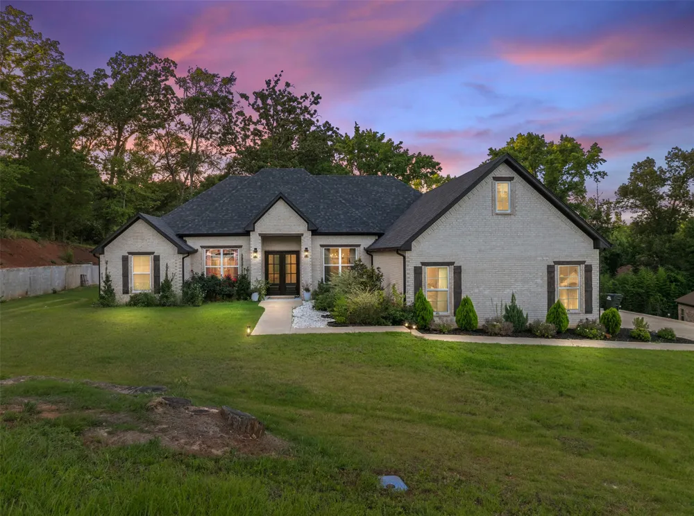 15883 Crazy Horse Drive Lindale, TX 75771