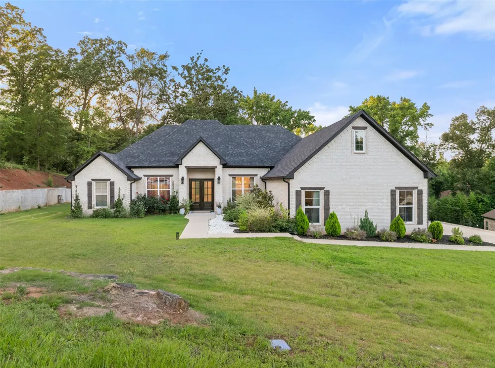 15883 Crazy Horse Drive Lindale, TX 75771