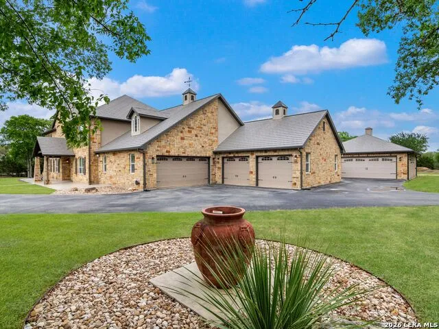 103 S Cibolo Hollow Fair Oaks Ranch, TX 78015