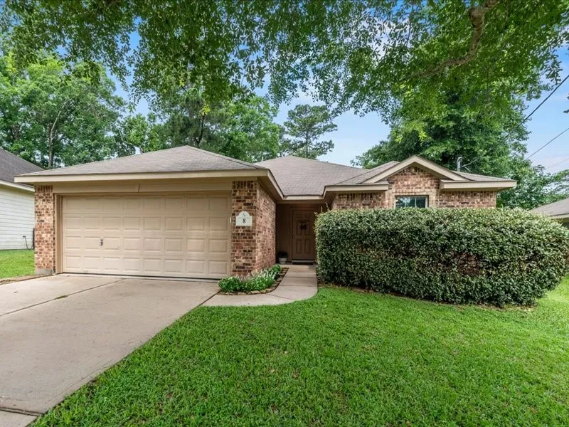 8 Shady Oak Lane Conroe, TX 77304