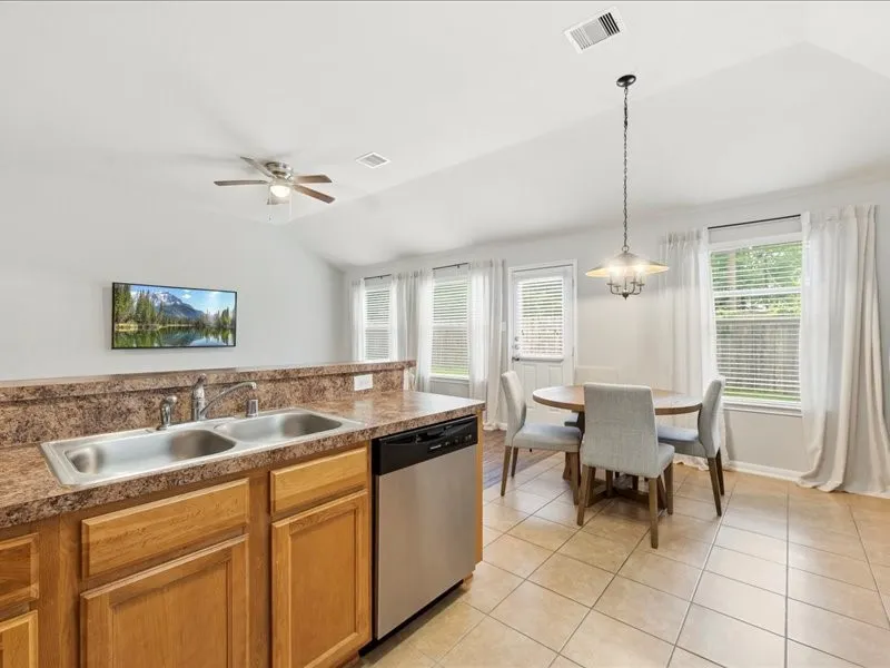 8 Shady Oak Lane Conroe, TX 77304