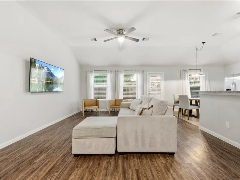 8 Shady Oak Lane Conroe, TX 77304
