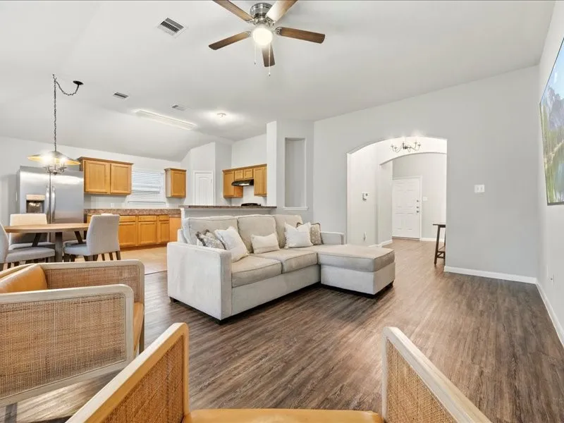 8 Shady Oak Lane Conroe, TX 77304