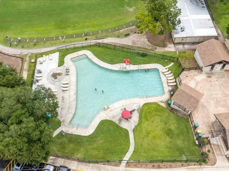 8 Shady Oak Lane Conroe, TX 77304