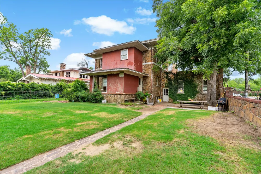 607 S Main Street Paris, TX 75460