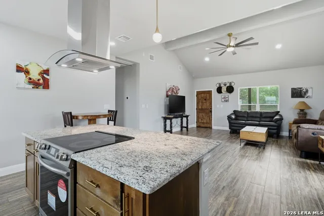 20922 KINNEY RD Somerset, TX 78069