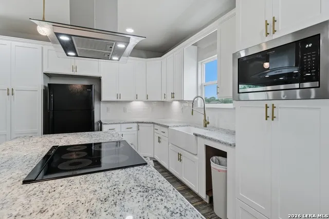 20922 KINNEY RD Somerset, TX 78069