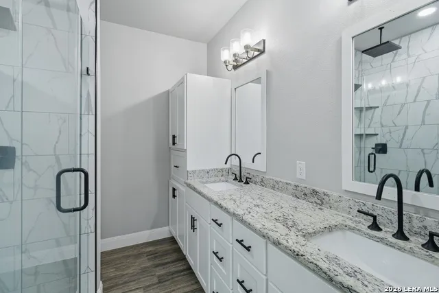 20922 KINNEY RD Somerset, TX 78069
