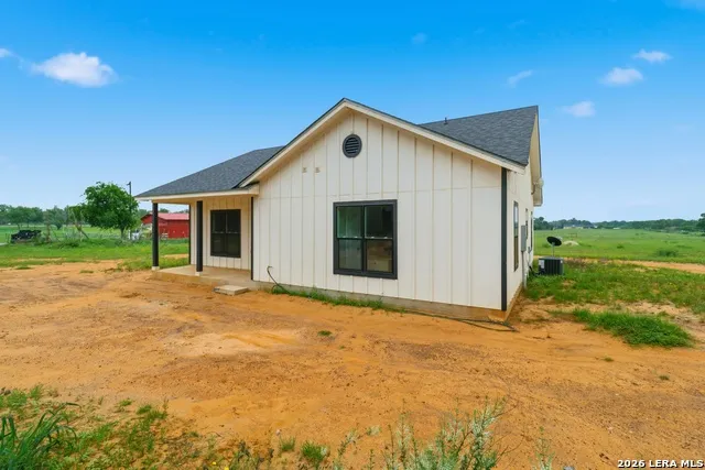 20922 KINNEY RD Somerset, TX 78069