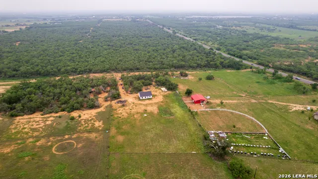 20922 KINNEY RD Somerset, TX 78069