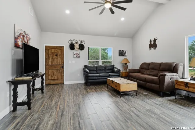 20922 KINNEY RD Somerset, TX 78069