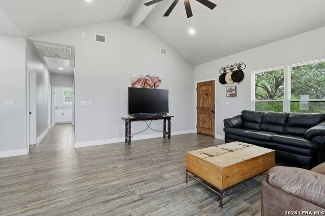 20922 KINNEY RD Somerset, TX 78069