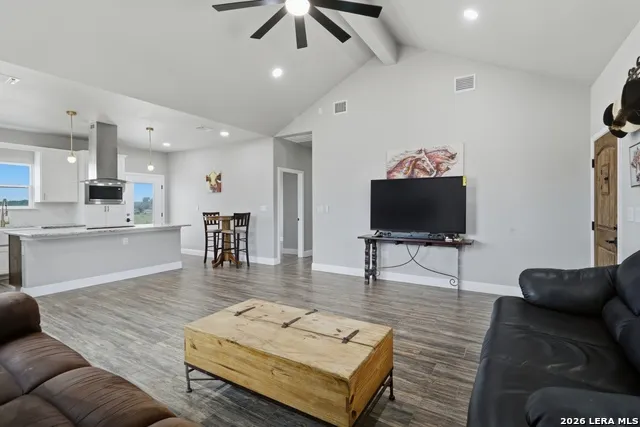 20922 KINNEY RD Somerset, TX 78069