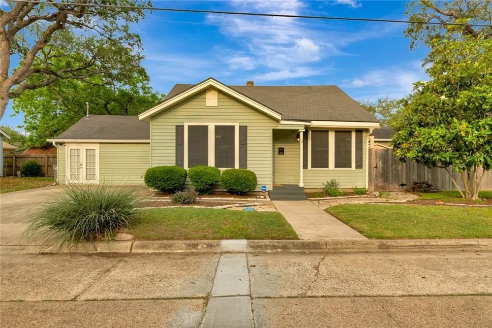 1702 Vine Street Victoria, TX 77901