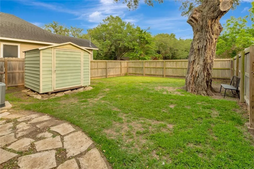 1702 Vine Street Victoria, TX 77901