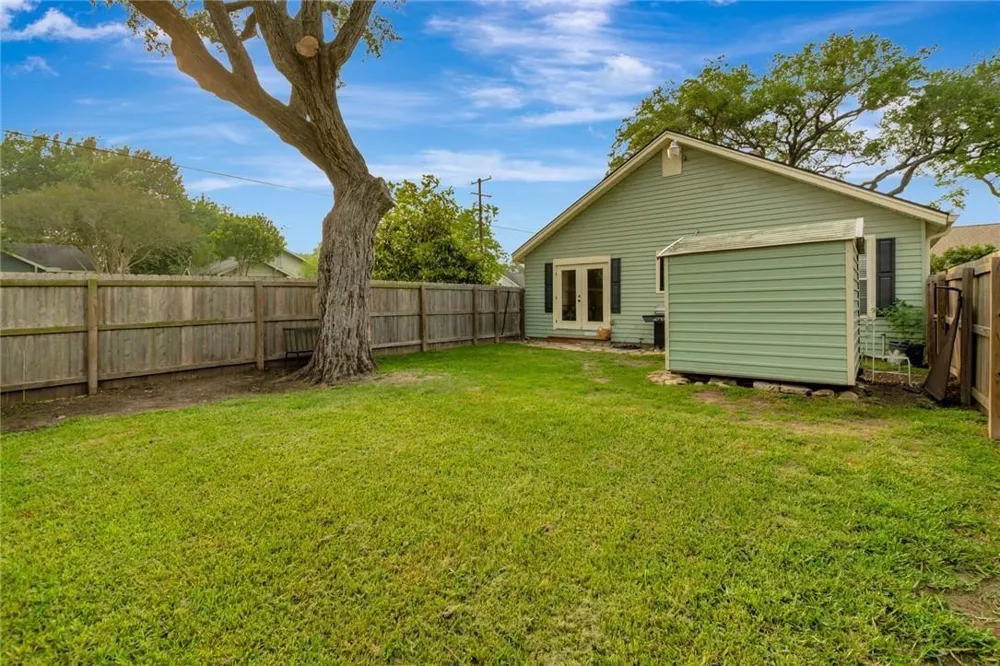 1702 Vine Street Victoria, TX 77901