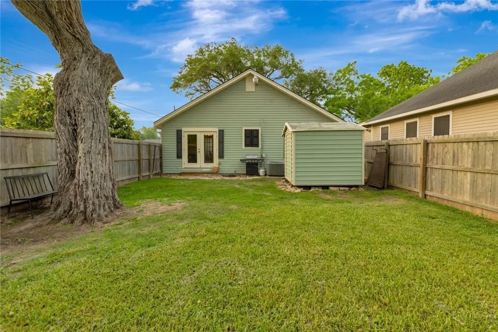 1702 Vine Street Victoria, TX 77901