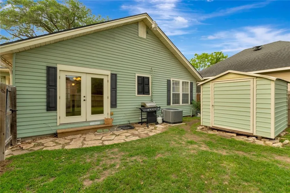 1702 Vine Street Victoria, TX 77901