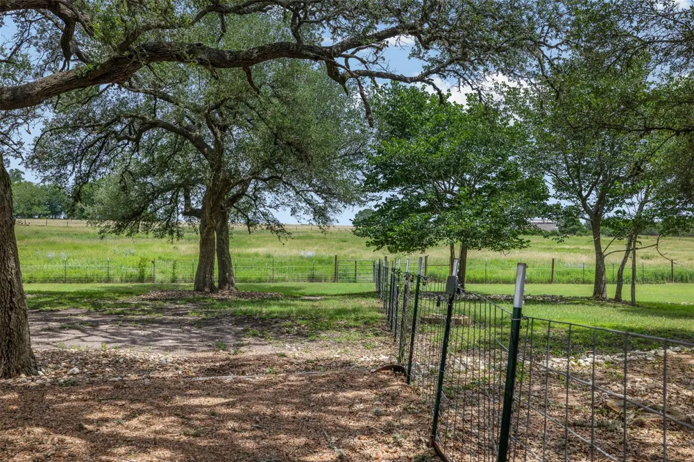 5030 Frenzel Road Round Top, TX 78954