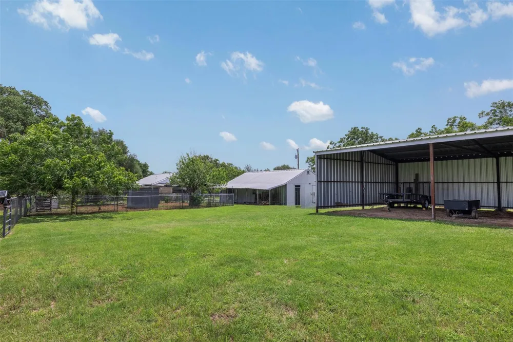 5030 Frenzel Road Round Top, TX 78954
