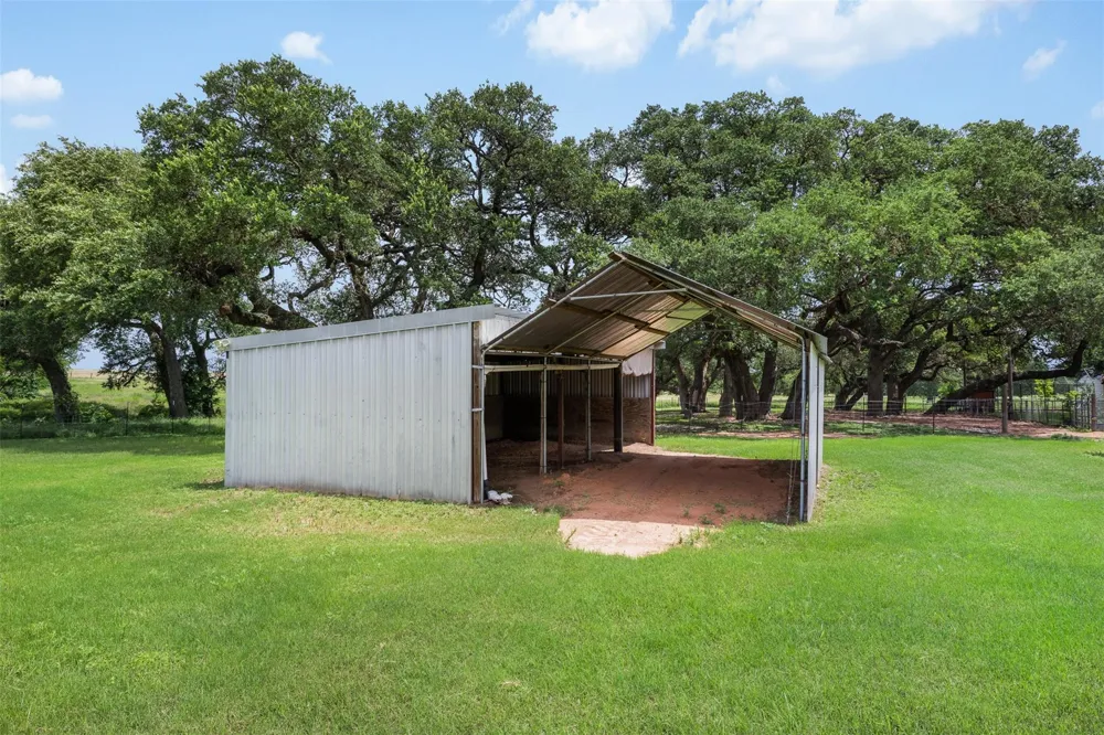 5030 Frenzel Road Round Top, TX 78954