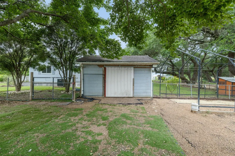 5030 Frenzel Road Round Top, TX 78954