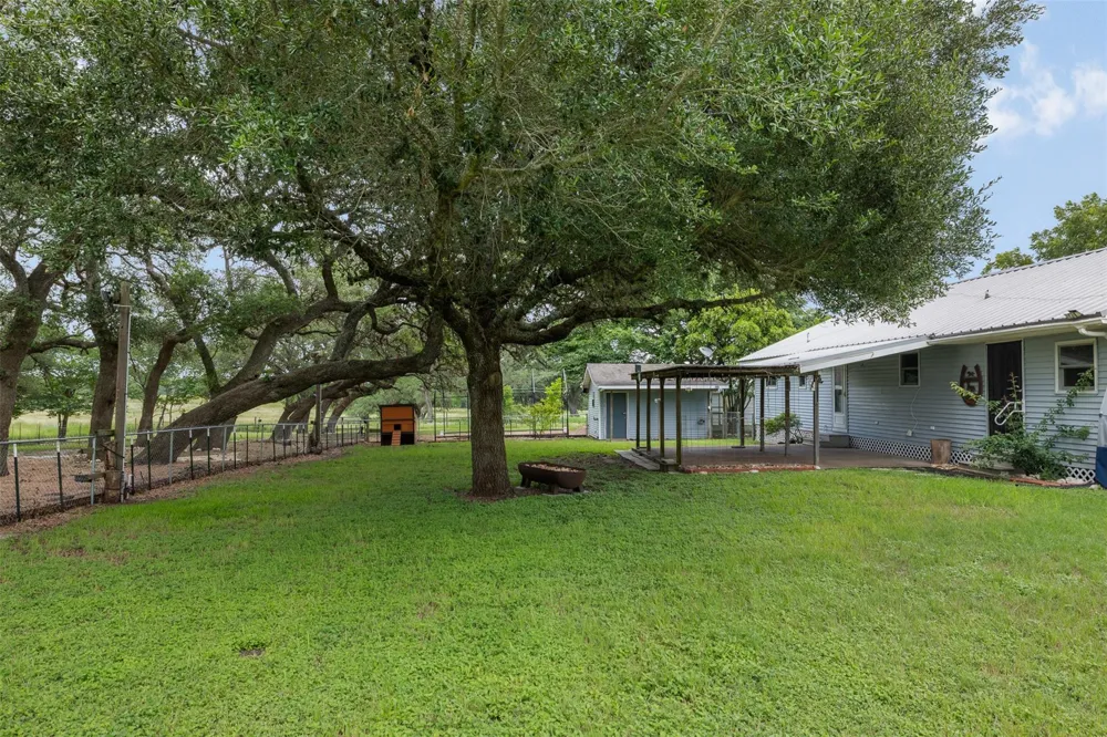 5030 Frenzel Road Round Top, TX 78954