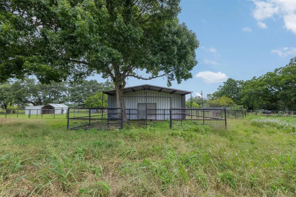 5030 Frenzel Road Round Top, TX 78954