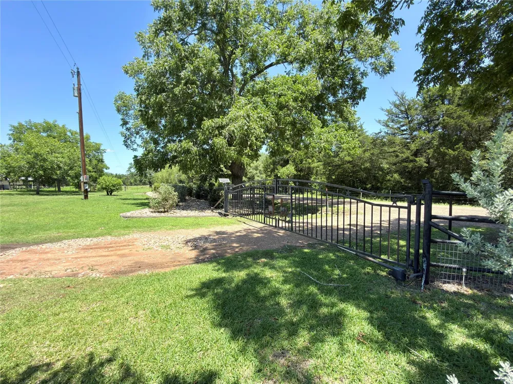 5030 Frenzel Road Round Top, TX 78954