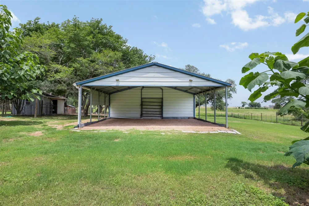 5030 Frenzel Road Round Top, TX 78954