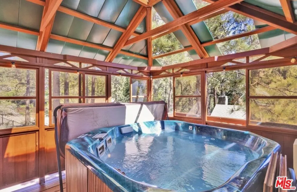 490 Lark Road Wrightwood, CA 92397