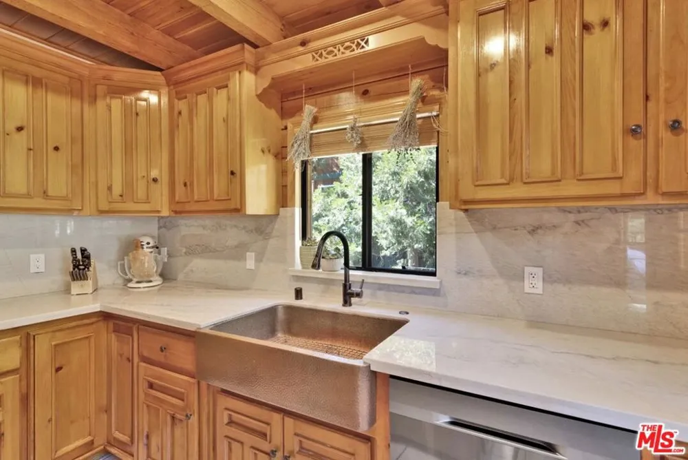 490 Lark Road Wrightwood, CA 92397
