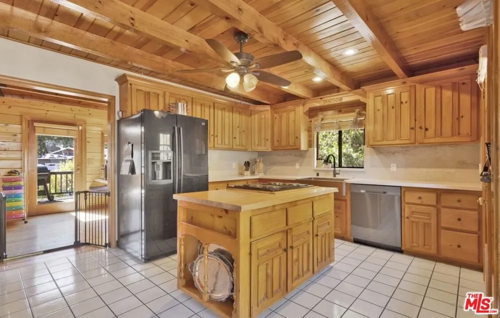 490 Lark Road Wrightwood, CA 92397